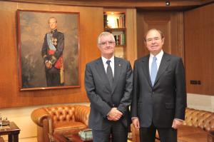 Manuel López-Pardiñas (izquierda), presidente del Consejo General del Notariado, junto a Pío García Escudero